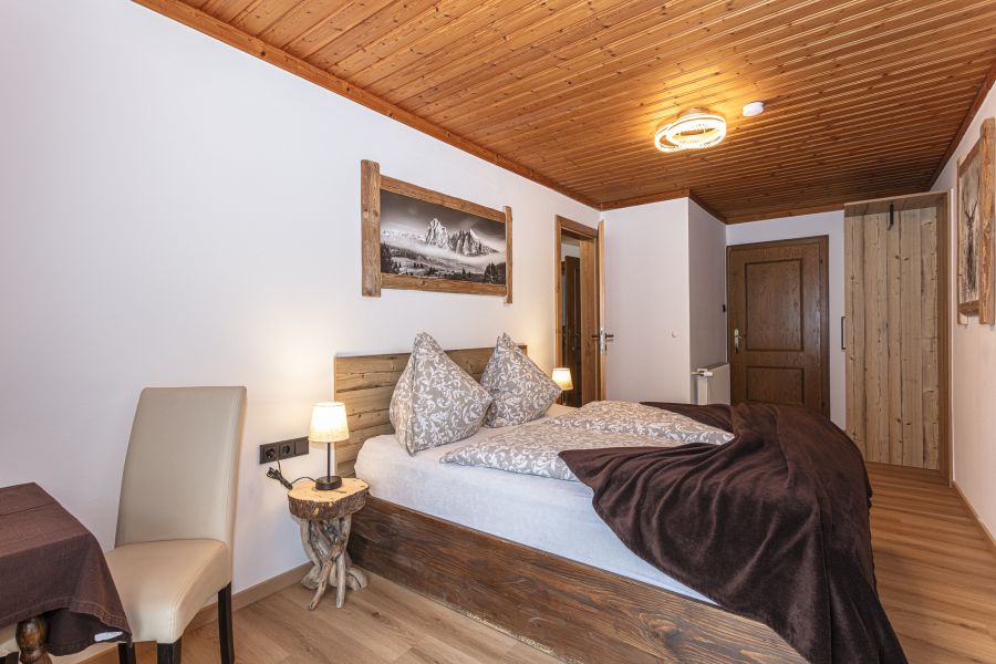 bauernhof-saalfelden-unterkunft-zimmer-biobauernhof-wohnmobilstelplatz-fruehstueckpension-7376