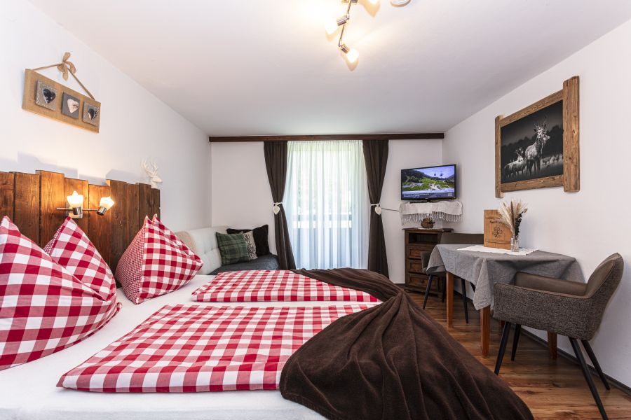 bauernhof-saalfelden-unterkunft-zimmer-biobauernhof-wohnmobilstelplatz-fruehstueckpension-7407