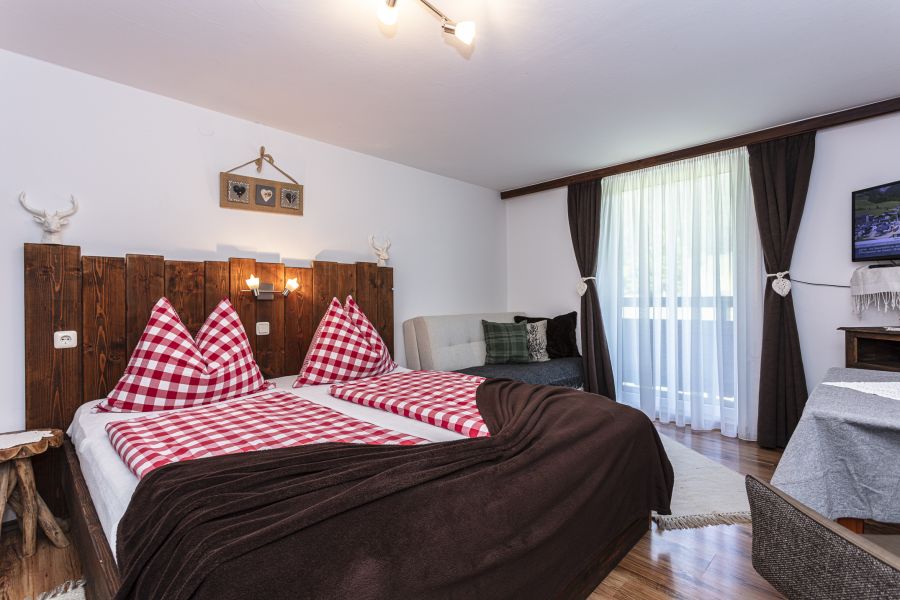 bauernhof-saalfelden-unterkunft-zimmer-biobauernhof-wohnmobilstelplatz-fruehstueckpension-7412