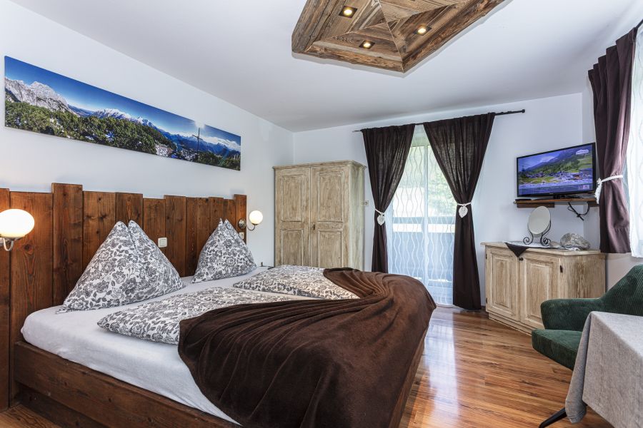 bauernhof-saalfelden-unterkunft-zimmer-biobauernhof-wohnmobilstelplatz-fruehstueckpension-7438