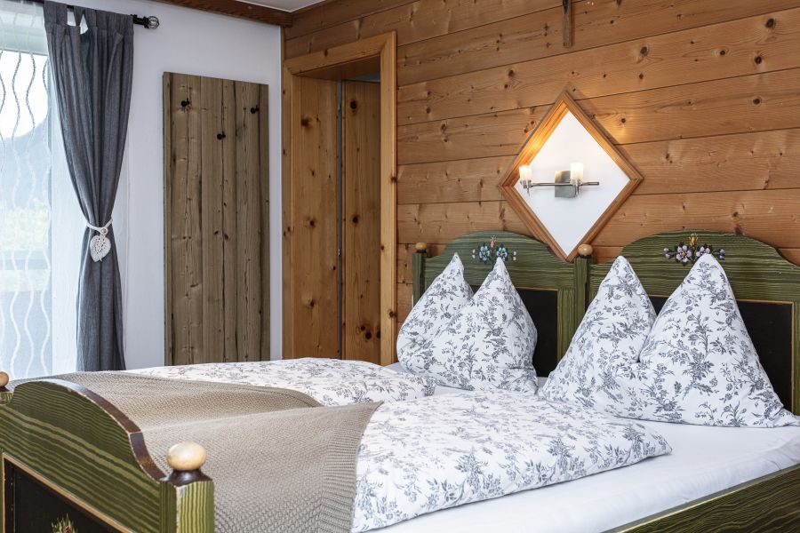 bauernhof-saalfelden-unterkunft-zimmer-biobauernhof-wohnmobilstelplatz-fruehstueckpension-