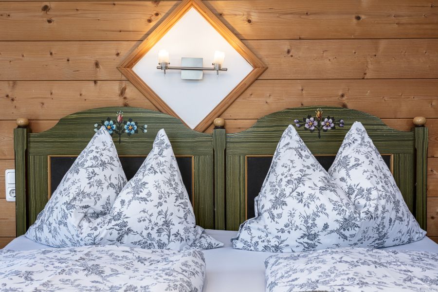 bauernhof-saalfelden-unterkunft-zimmer-biobauernhof-wohnmobilstelplatz-fruehstueckpension-
