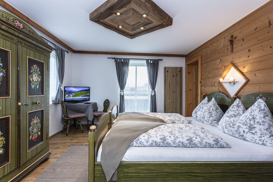 bauernhof-saalfelden-unterkunft-zimmer-biobauernhof-wohnmobilstelplatz-fruehstueckpension-